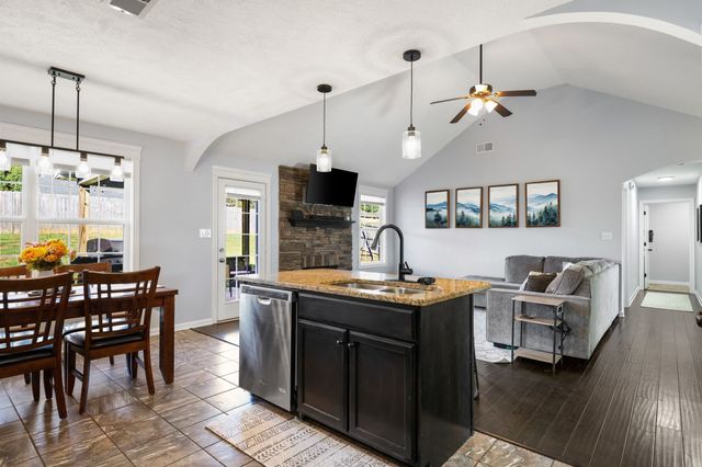 1301 Freedom Dr, Clarksville, TN 37042