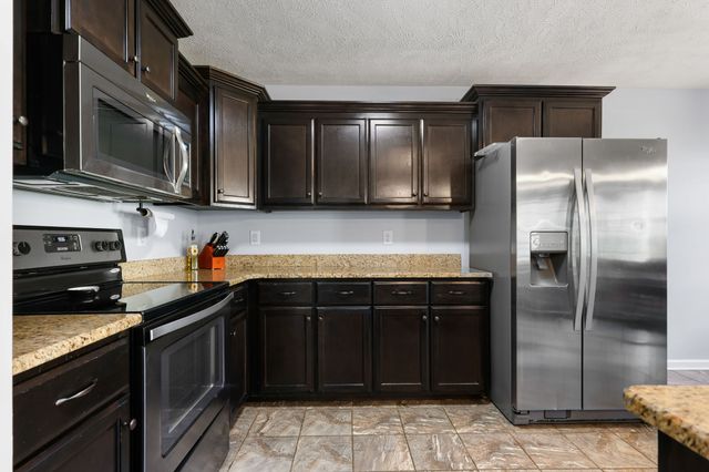 1301 Freedom Dr, Clarksville, TN 37042