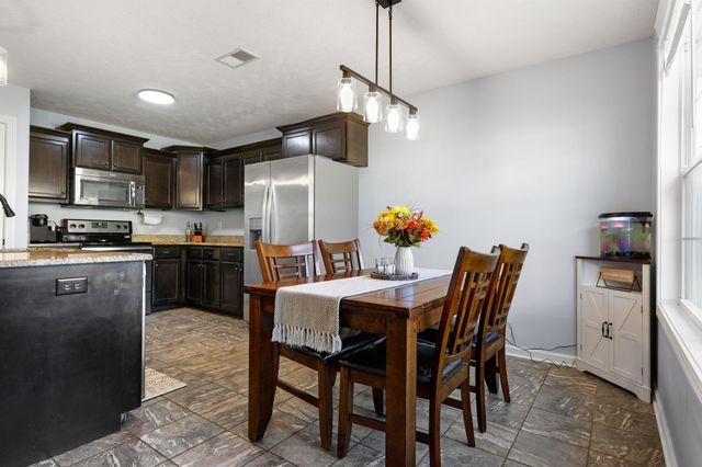 1301 Freedom Dr, Clarksville, TN 37042