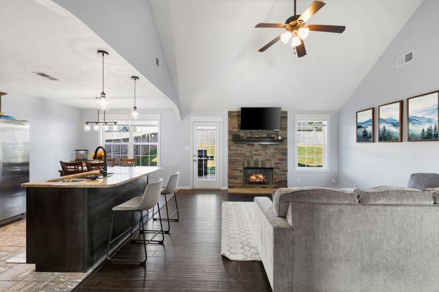 1301 Freedom Dr, Clarksville, TN 37042