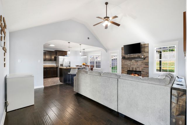 1301 Freedom Dr, Clarksville, TN 37042