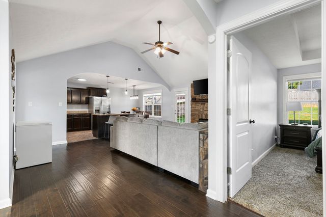 1301 Freedom Dr, Clarksville, TN 37042