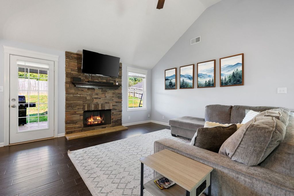 1301 Freedom Dr, Clarksville, TN 37042