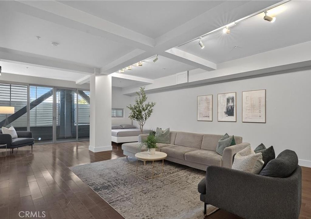 433 Pine 102, Long Beach, CA 90802