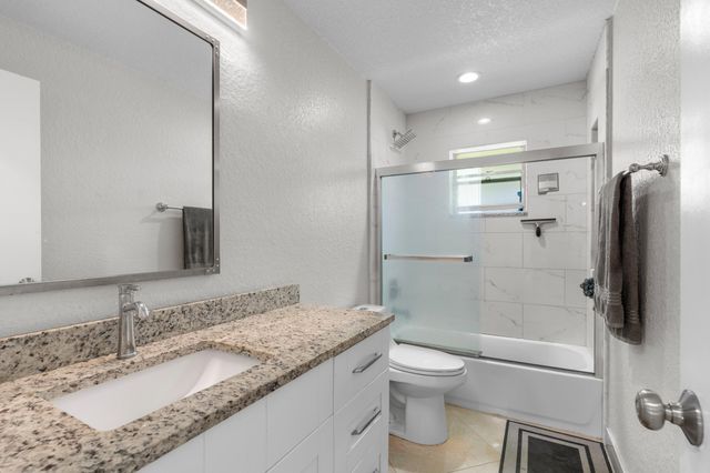 1701 SW 8th Avenue, Boynton Beach, FL 33426