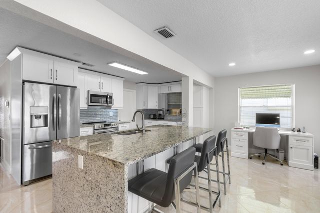 1701 SW 8th Avenue, Boynton Beach, FL 33426