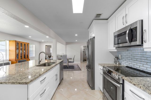 1701 SW 8th Avenue, Boynton Beach, FL 33426