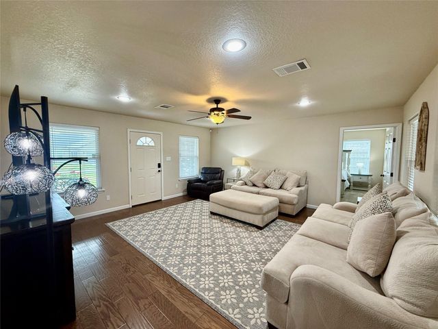 146 Ellis Lane, West Columbia, TX 77486