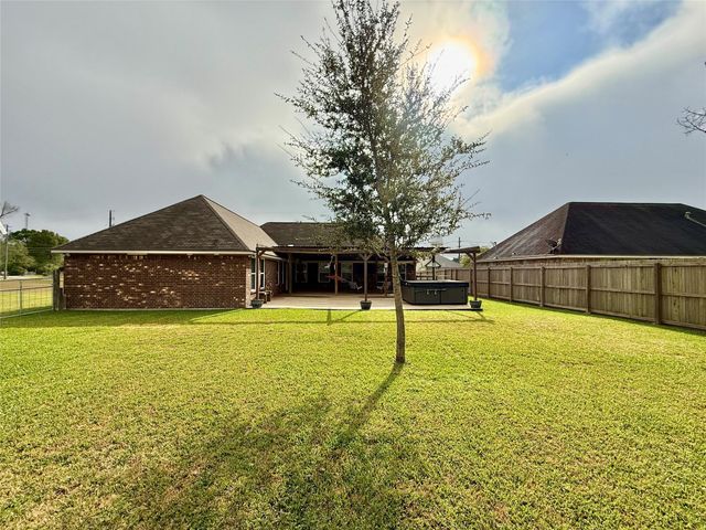 146 Ellis Lane, West Columbia, TX 77486