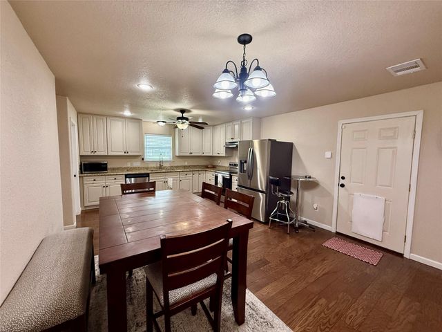 146 Ellis Lane, West Columbia, TX 77486