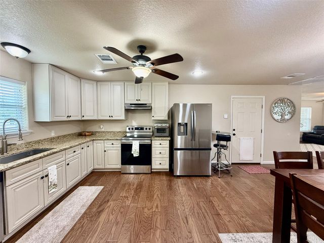 146 Ellis Lane, West Columbia, TX 77486