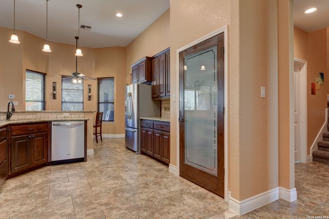 204 fawn, Floresville, TX 78114