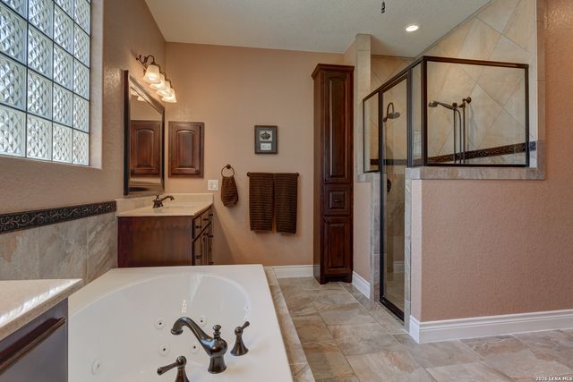 204 fawn, Floresville, TX 78114