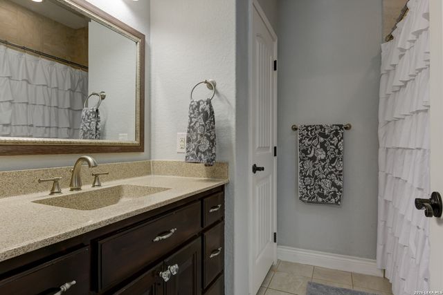 204 fawn, Floresville, TX 78114