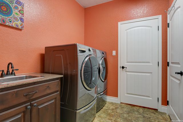 204 fawn, Floresville, TX 78114