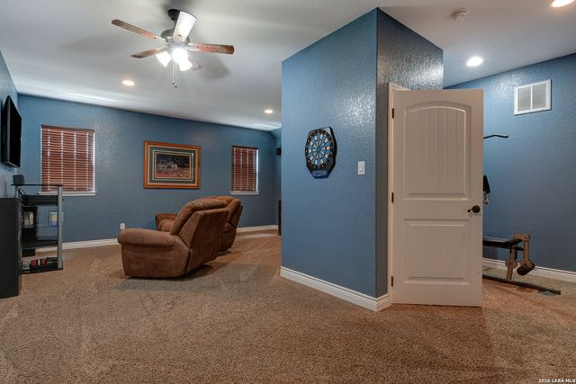 204 fawn, Floresville, TX 78114