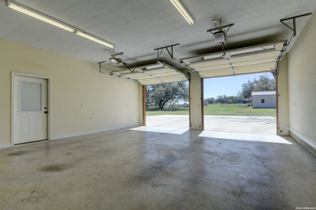 204 fawn, Floresville, TX 78114