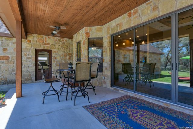 204 fawn, Floresville, TX 78114