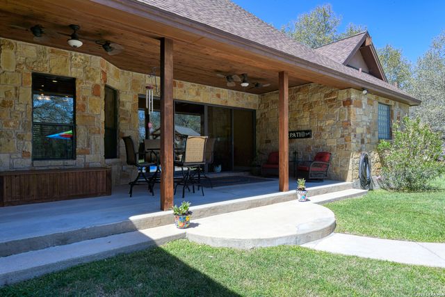 204 fawn, Floresville, TX 78114