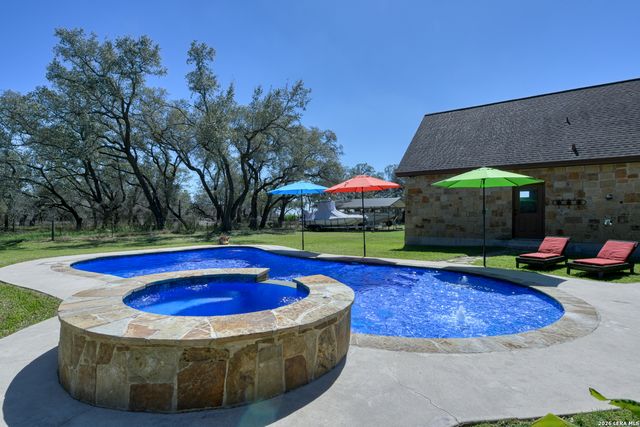 204 fawn, Floresville, TX 78114