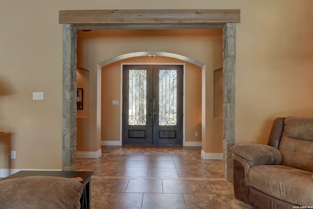 204 fawn, Floresville, TX 78114