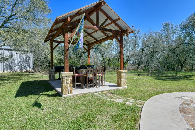 204 fawn, Floresville, TX 78114