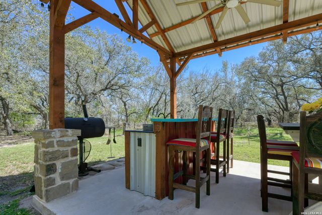 204 fawn, Floresville, TX 78114