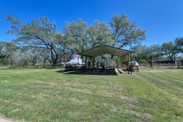 204 fawn, Floresville, TX 78114