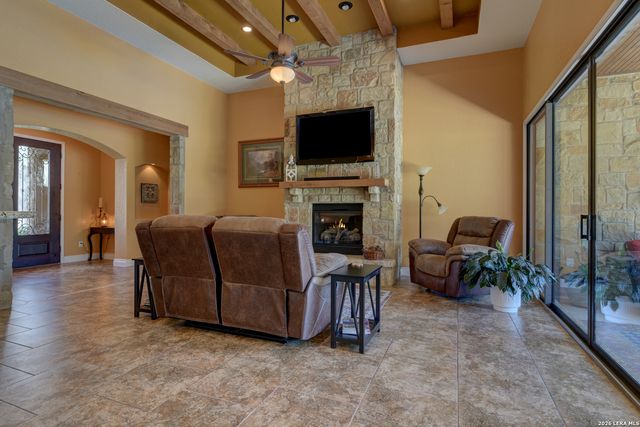 204 fawn, Floresville, TX 78114