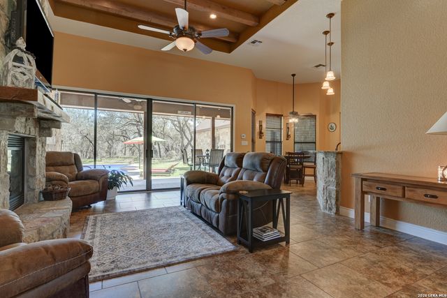 204 fawn, Floresville, TX 78114