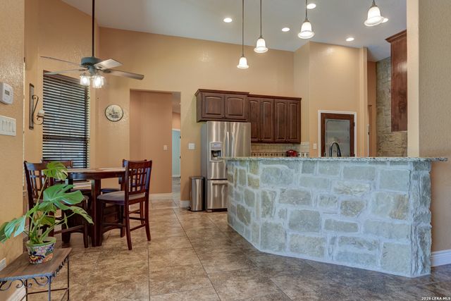 204 fawn, Floresville, TX 78114