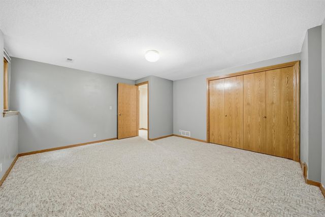 2504 N Meadow Grove Cir, Wichita, KS 67205