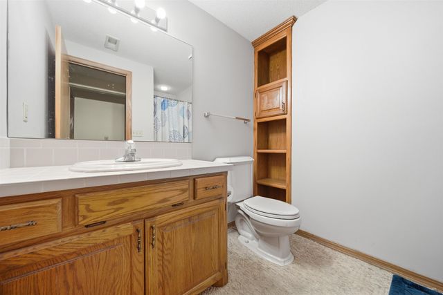 2504 N Meadow Grove Cir, Wichita, KS 67205