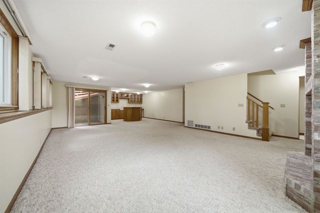2504 N Meadow Grove Cir, Wichita, KS 67205