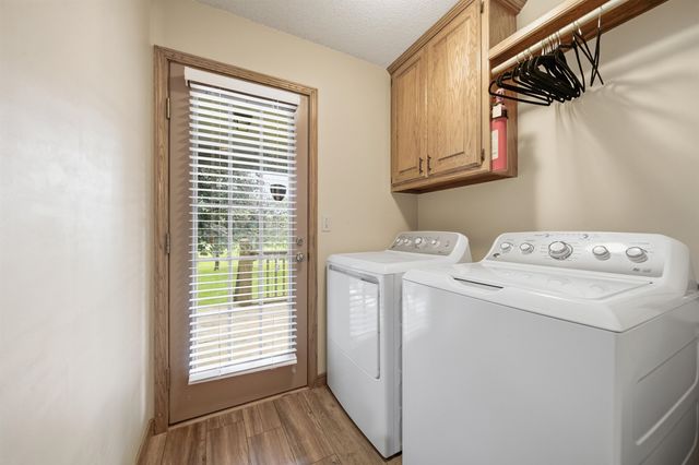 2504 N Meadow Grove Cir, Wichita, KS 67205