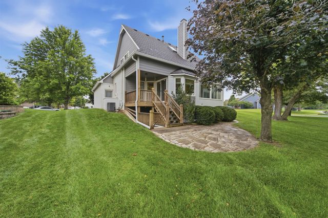 2504 N Meadow Grove Cir, Wichita, KS 67205