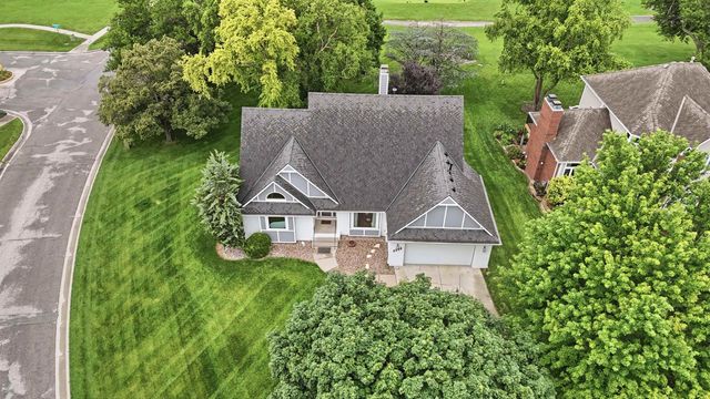 2504 N Meadow Grove Cir, Wichita, KS 67205