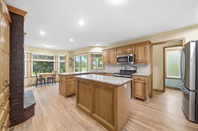 2504 N Meadow Grove Cir, Wichita, KS 67205