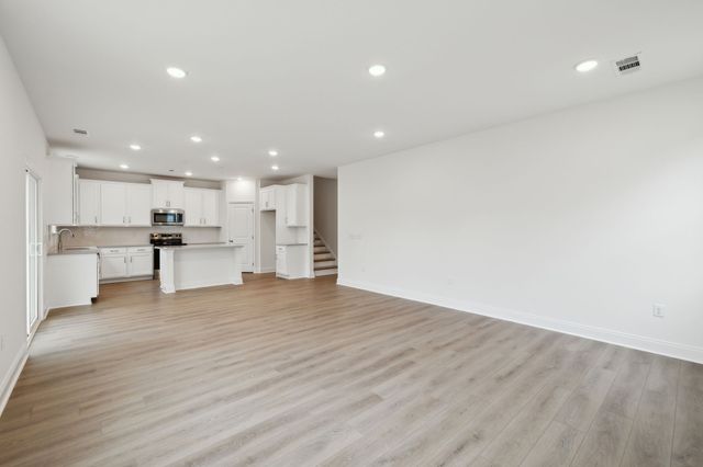 1086 Large Poppy Dr, La Vergne, TN 37086