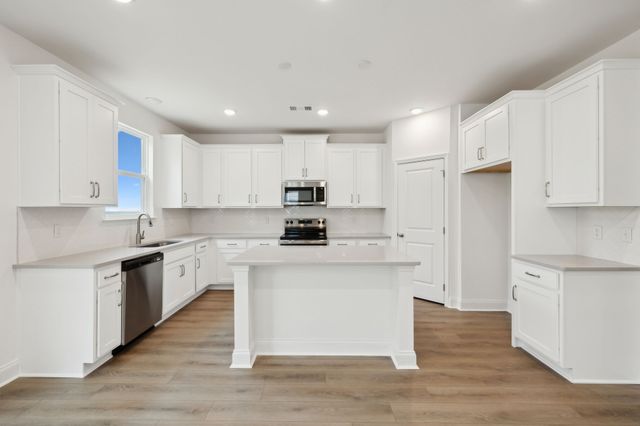 1086 Large Poppy Dr, La Vergne, TN 37086