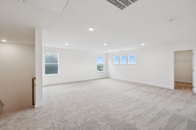 1086 Large Poppy Dr, La Vergne, TN 37086