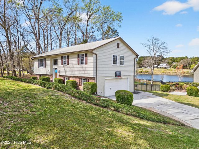 4020 Forest Lake Drive SW, Shallotte, NC 28470