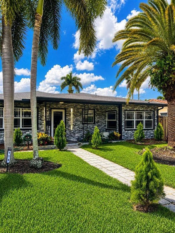 114 NE 2nd Place, Dania Beach, FL 33004