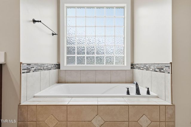 177 Sunset Meadows Court, Gray, TN 37615