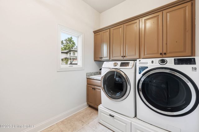 3214 Falls Park Pl, Louisville, KY 40222