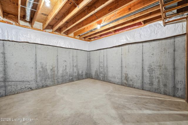 3214 Falls Park Pl, Louisville, KY 40222