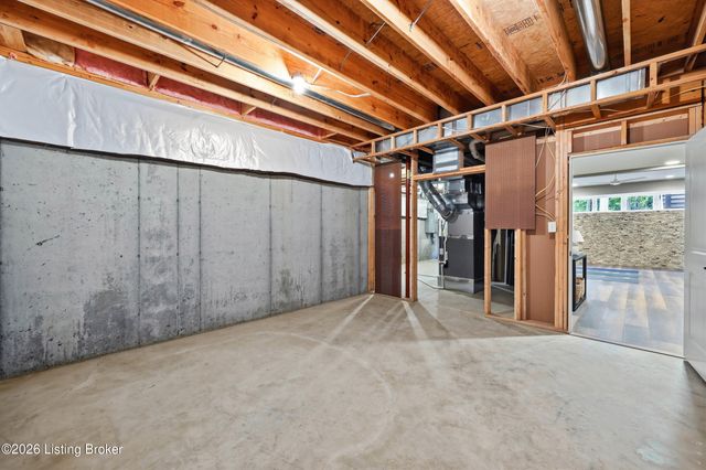 3214 Falls Park Pl, Louisville, KY 40222