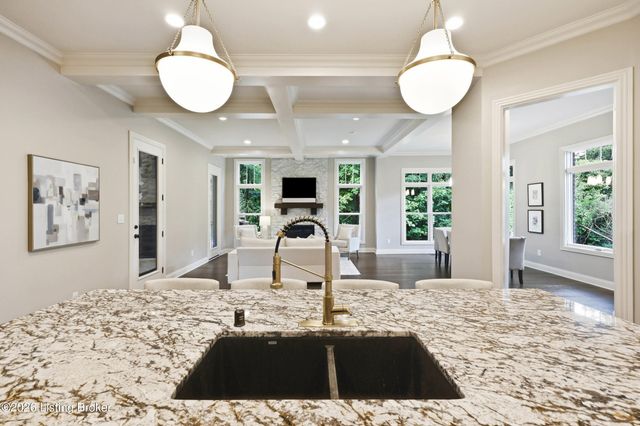 3214 Falls Park Pl, Louisville, KY 40222