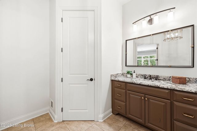 3214 Falls Park Pl, Louisville, KY 40222