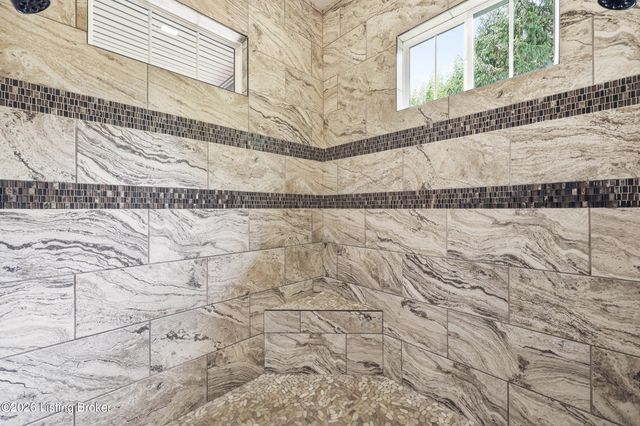 3214 Falls Park Pl, Louisville, KY 40222